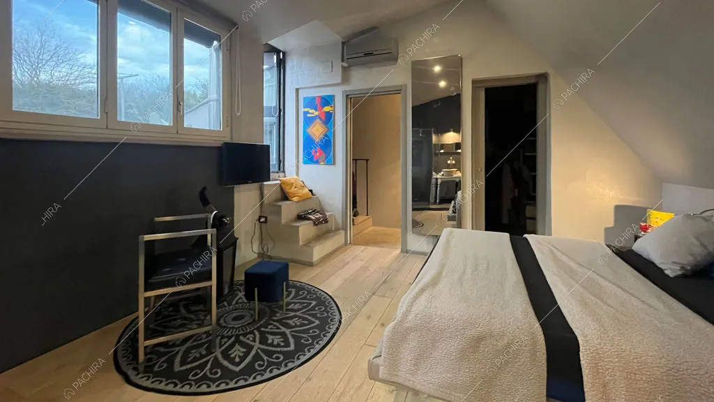 Camera da letto della villa Andesine, location in stile moderno a Roma