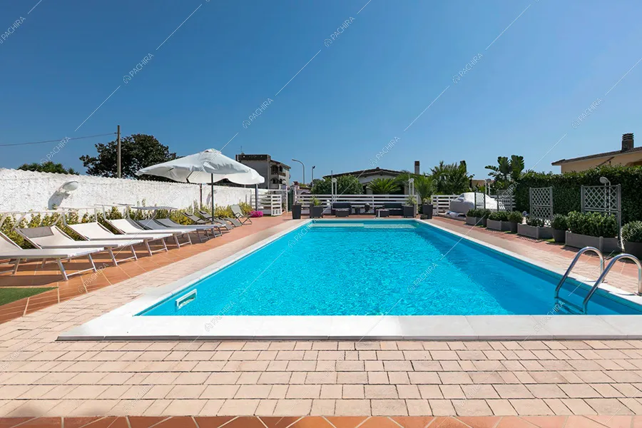 Piscina della villa Anortite, location in stile moderno a Roma