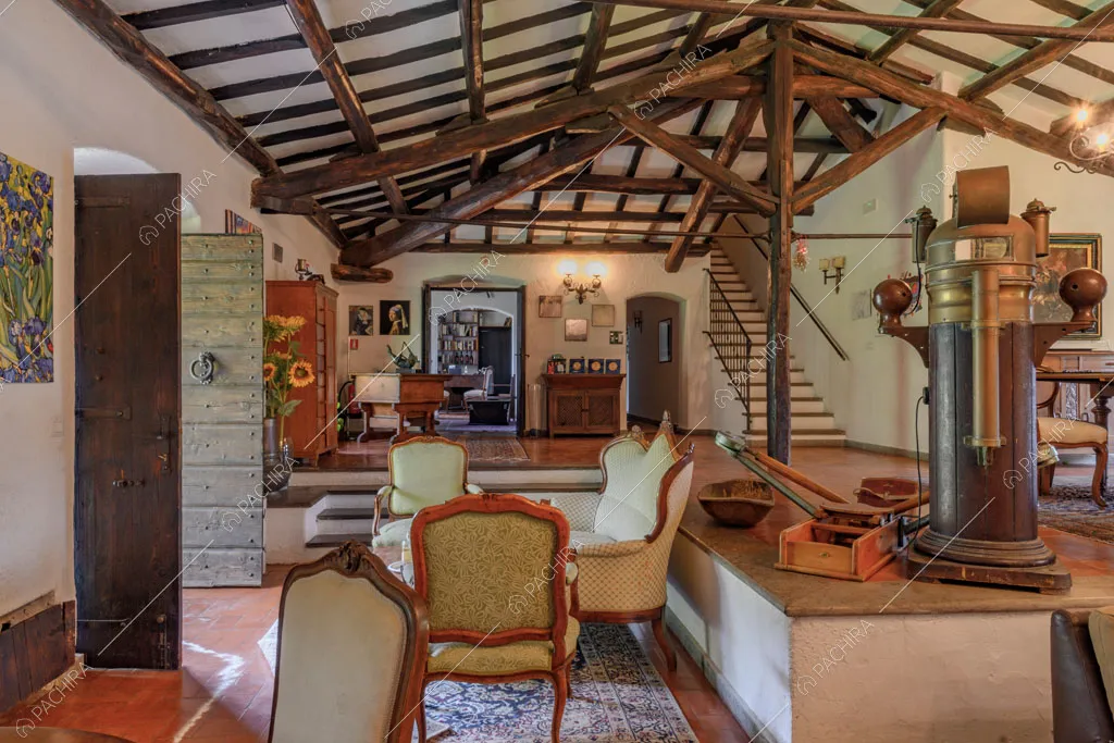 Zona living della villa Ebridi, location in stile rustico a Roma