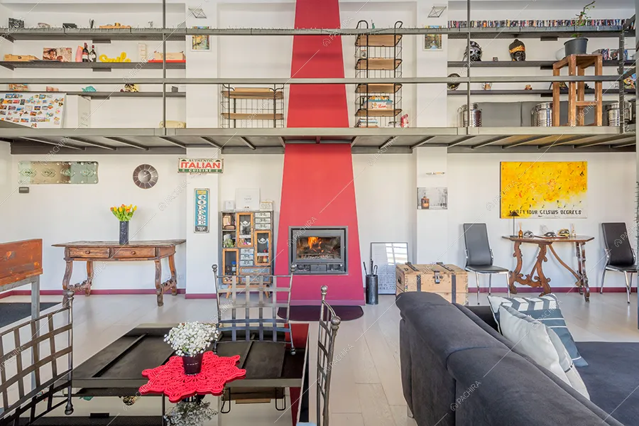 Zona living del loft Piave, location in stile moderno a Milano