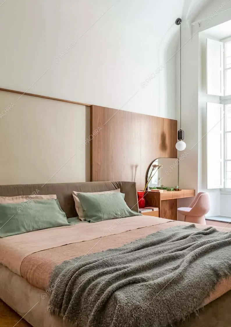 Camera da letto dell'appartamento Sayan, location in stile classico a Torino