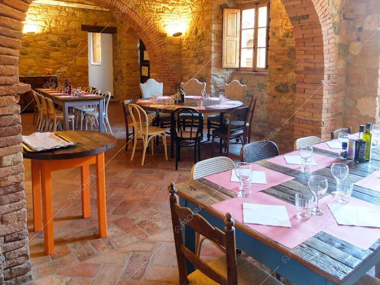 Sala da pranzo del borgo Clematide, location in stile rustico a Pisa