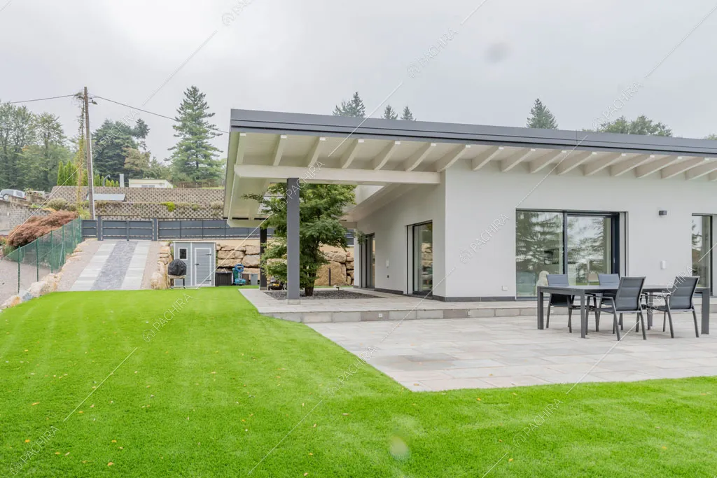 Giardino della villa Amazonite, location in stile contemporaneo a Varese