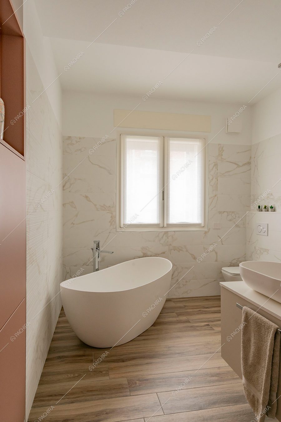 Bagno della villa Morava, location in stile moderno a Milano