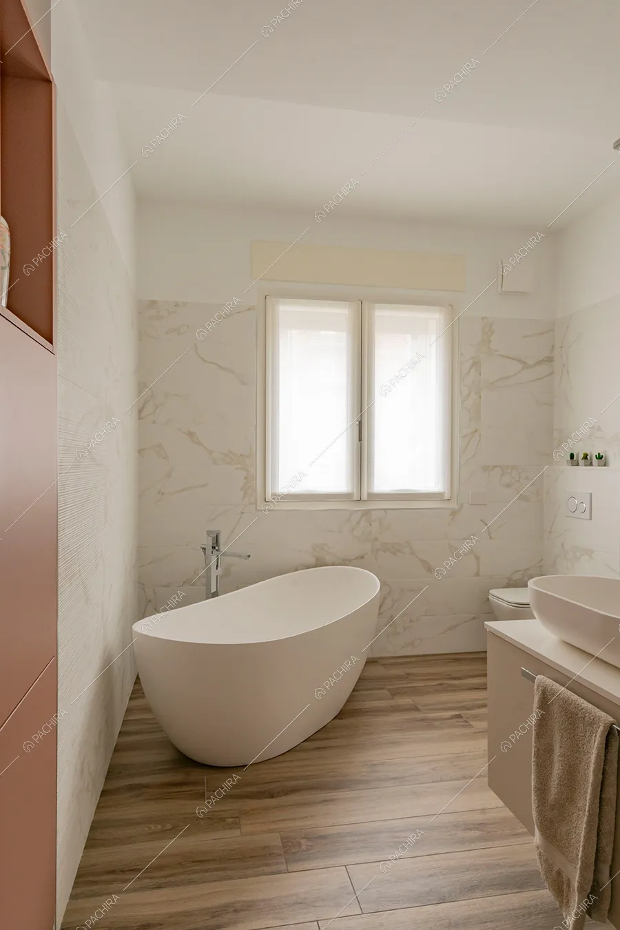 Bagno della villa Morava, location in stile moderno a Milano