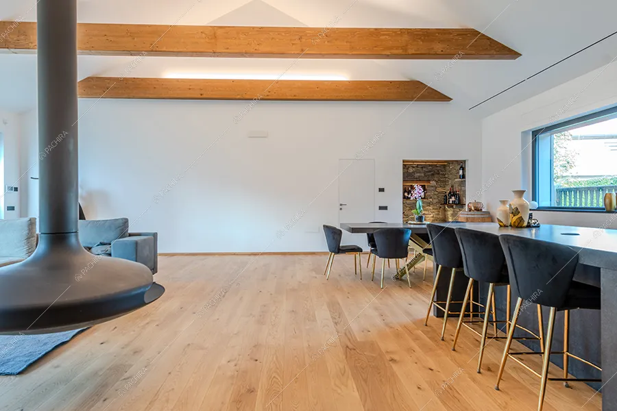 Zona living della villa Norte, location in stile moderno a Monza