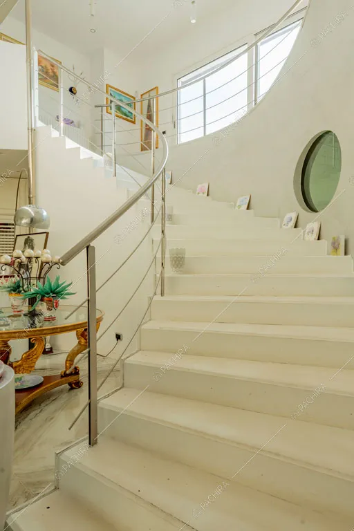 Scale della villa Ararat, location in stile classico a Milano