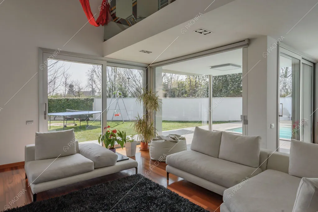 Salotto della villa Lilium, location in stile moderno in Provincia di Milano