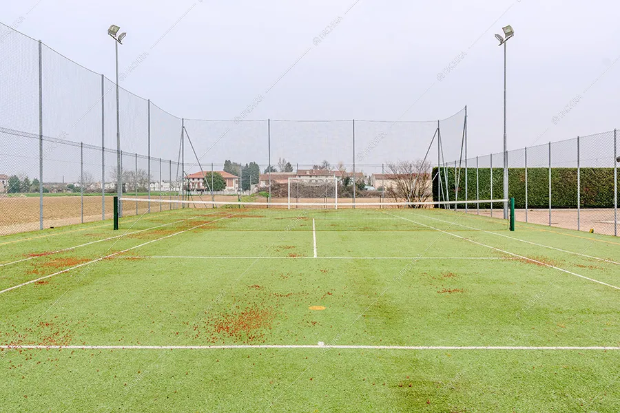 Campo da tennis della villa Caucaso, location in stile moderno ad Alessandria