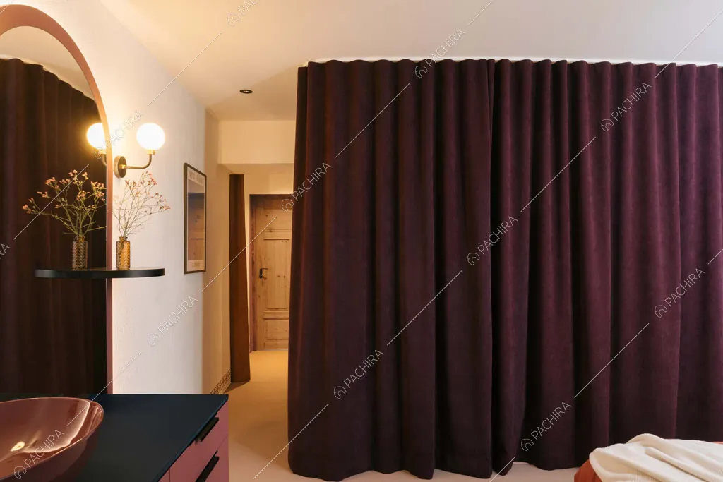 Camera da letto della villa Botnia, location in stile contemporaneo a Bolzano