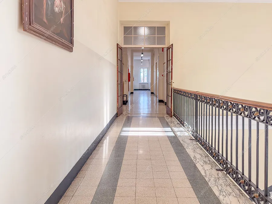 Corridoio della dimora storica Ande, location in stile classico a Monza