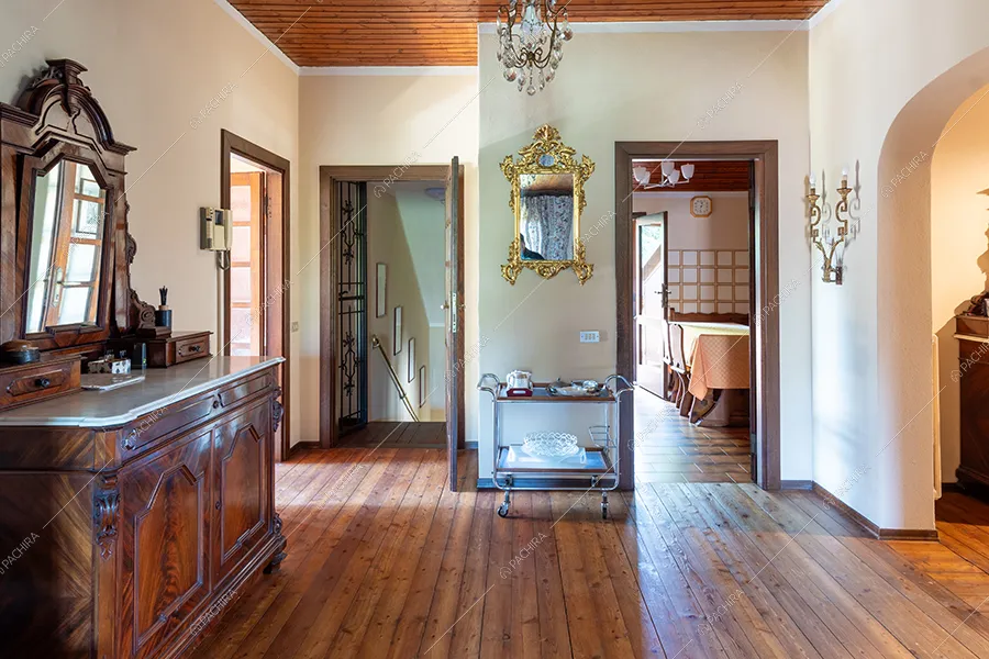 Atrio della villa Realgar, location in stile country a Milano
