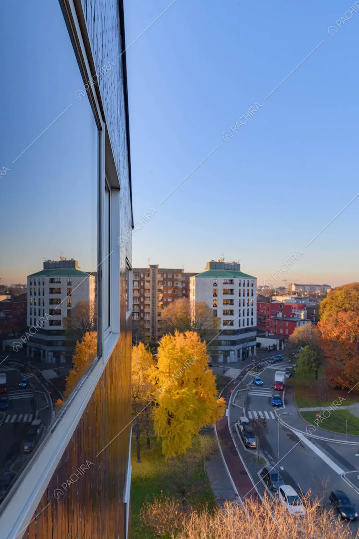 Dalla location vista su Milano e sugli esterni del palazzo