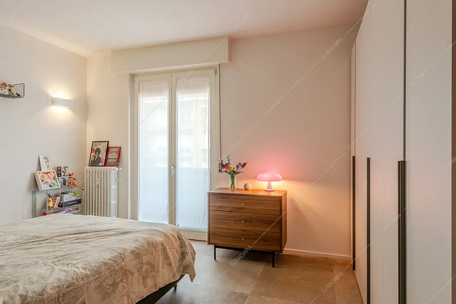 Camera da letto dell'appartamento moderno Vecia, location per shooting a Monza