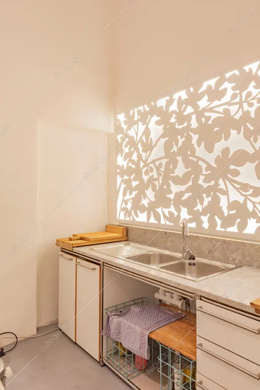 Cucina a parete dell'espositivo Couve, location in stile contemporaneo a Roma