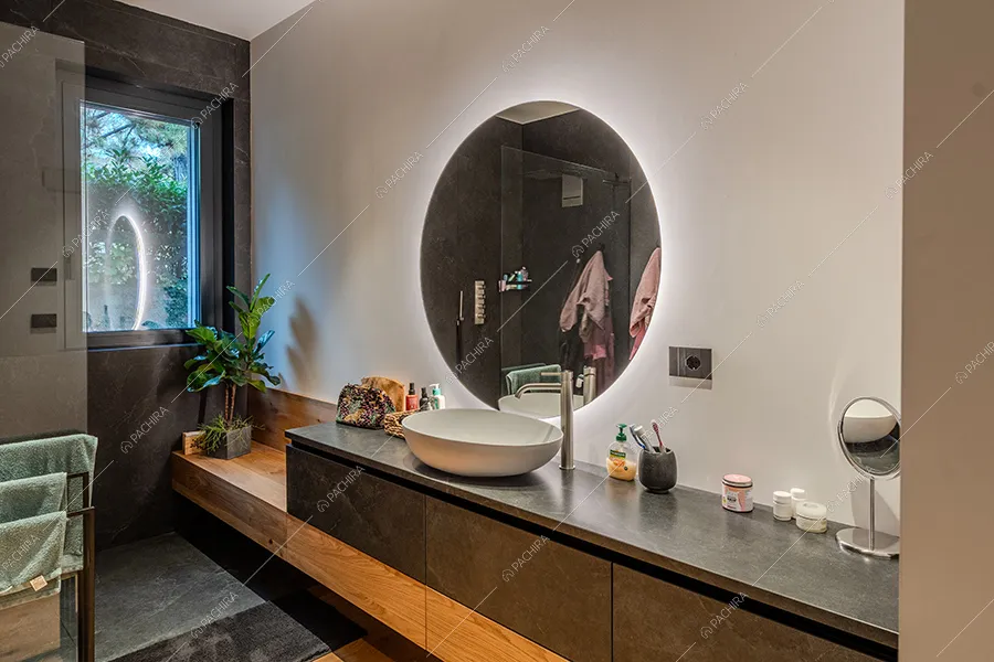 Bagno della villa Norte, location in stile moderno a Monza