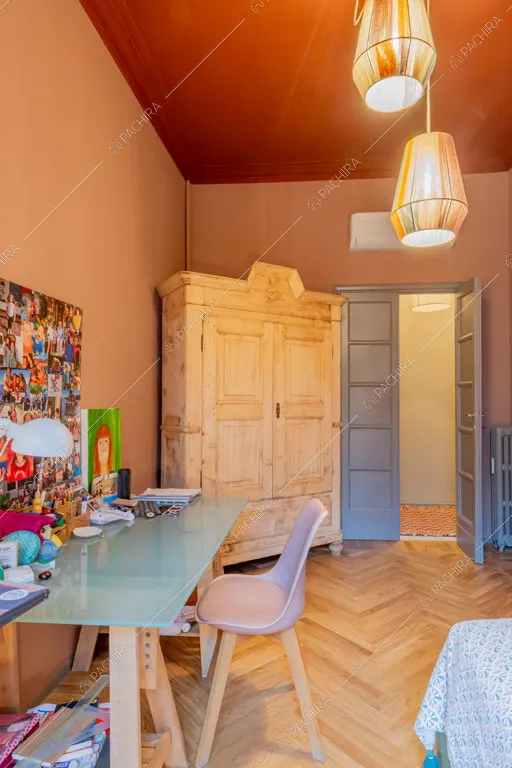 Camera da letto dell'appartamento Indo, location in stile contemporaneo a Milano