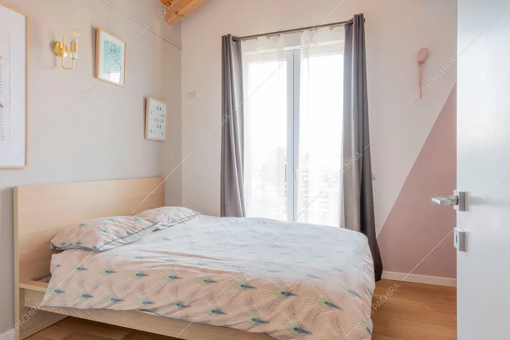 Camera da letto della villa Garnet, location in stile contemporaneo a Milano