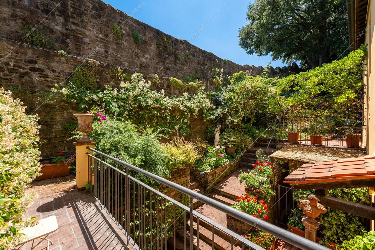 Terrazza della villa Gombo, location in stile moderno a Firenze