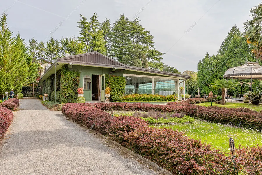 Vialetto della villa Lentisco, location in stile classico a Varese