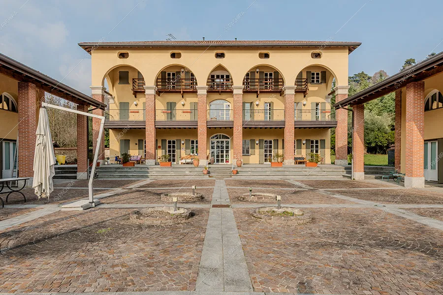 Cortile della villa Quito, location in stile classico a Lecco
