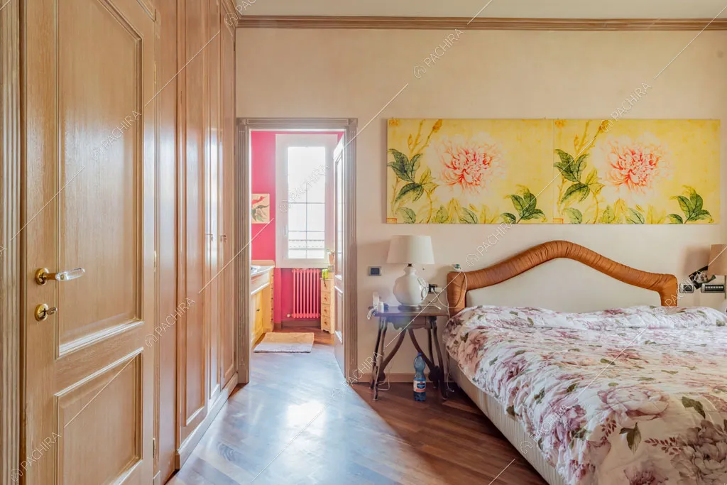 Camera da letto della villa Ararat, location in stile classico a Milano