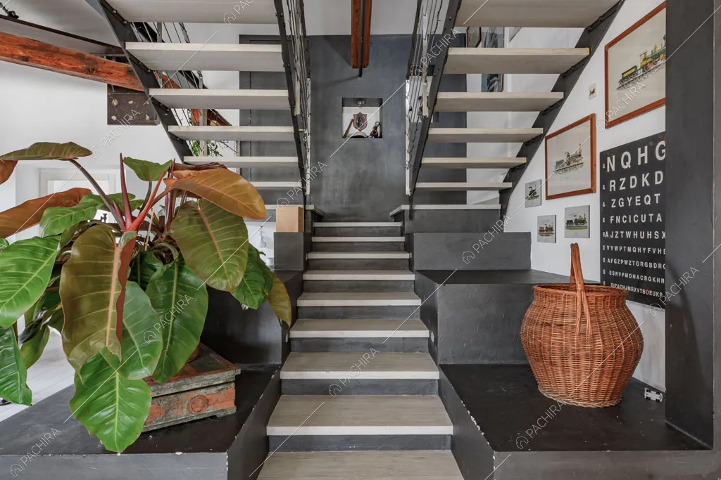 Scale del loft Ostro, location in stile contemporaneo a Milano