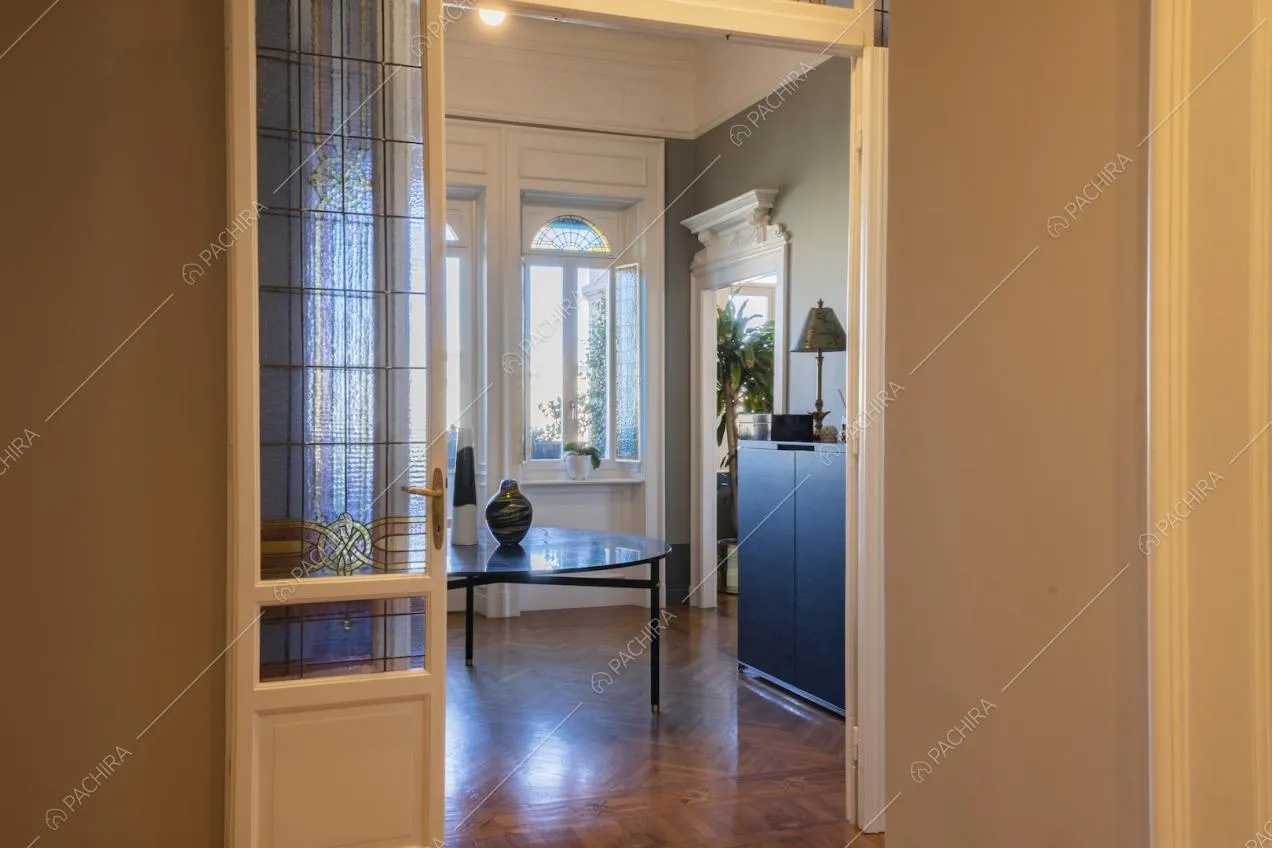 Porte finestre vetrate e parquet