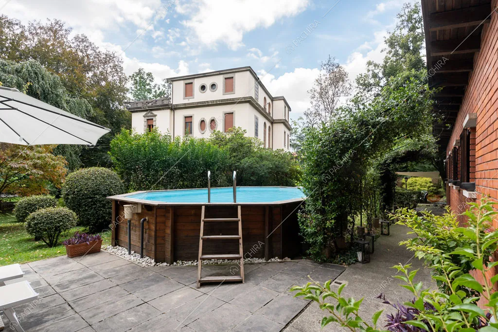 Piscina della dimora storica Taurus, location in stile classico a Lecco