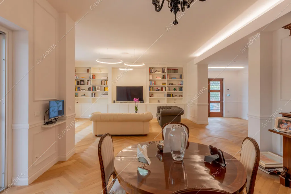 Tavolo da pranzo nella sala della villa Murray, location in stile contemporaneo a Roma