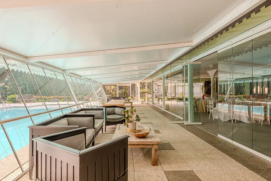 Veranda della villa Lentisco, location in stile classico a Varese