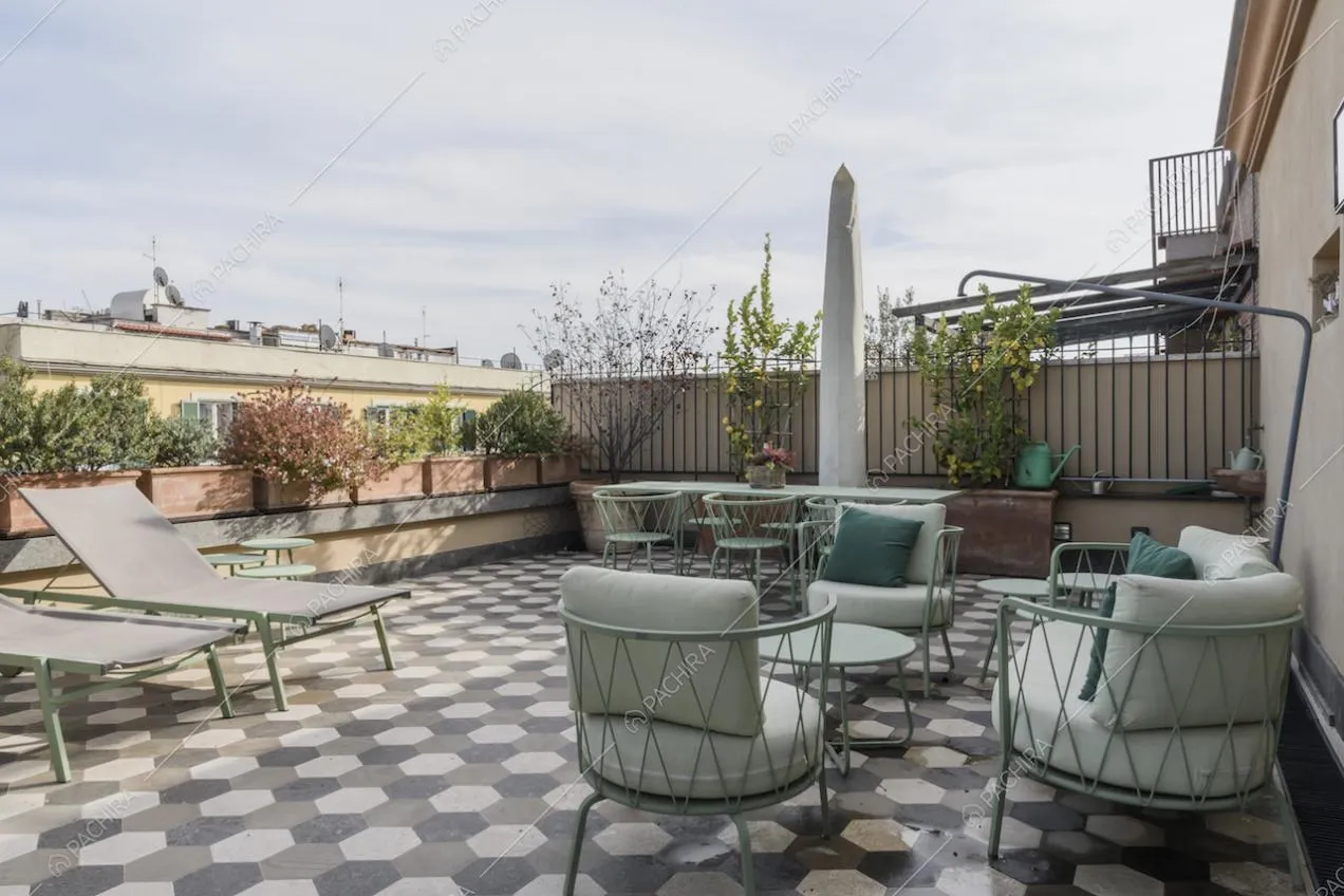 L'ampia terrazza con zona relax