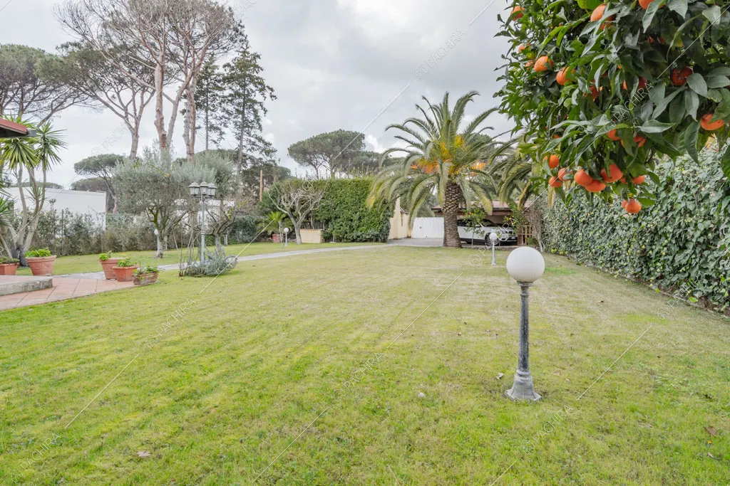 Ampio giardino della villa Cren, location in stile moderno a Roma