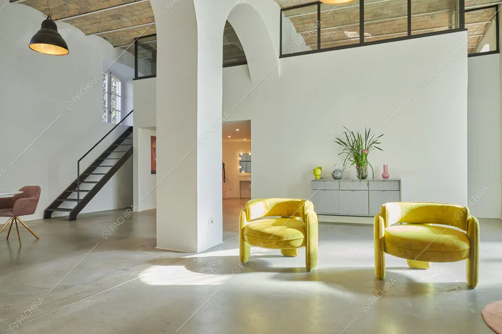 Zona living del loft Manaslu, location in stile minimal a Roma