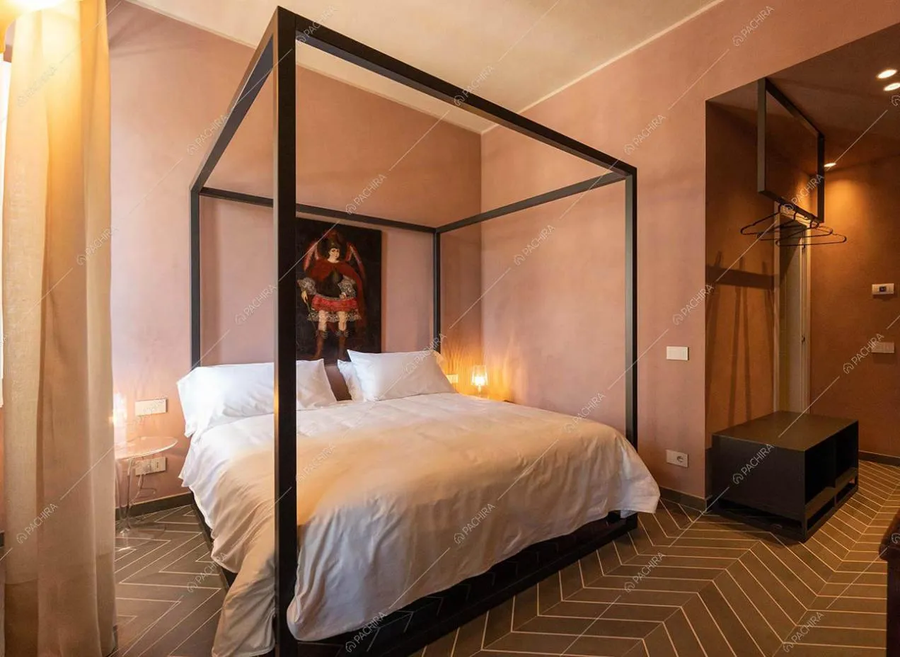 Camera da letto della villa Alessandrite, location in stile classico a Vercelli