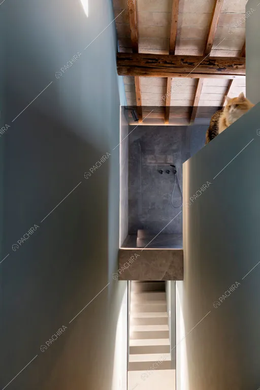 Scale della villa Makalu, location in stile contemporaneo a Brescia