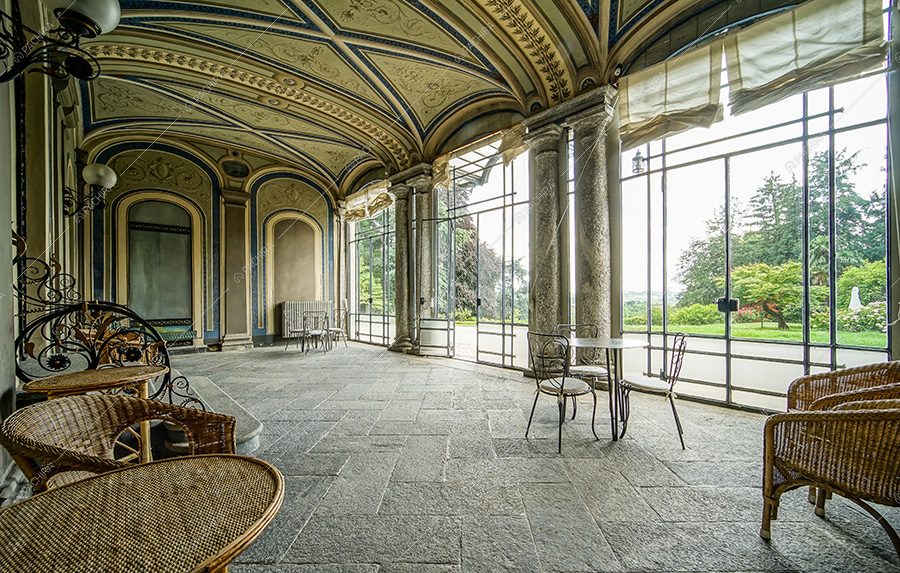 Veranda della dimora storica Cinabro, location in stile classico a Lecco