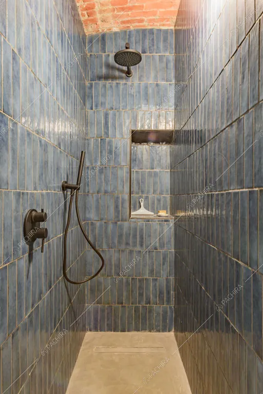 Bagno del loft Unakite, location in stile moderno a Milano