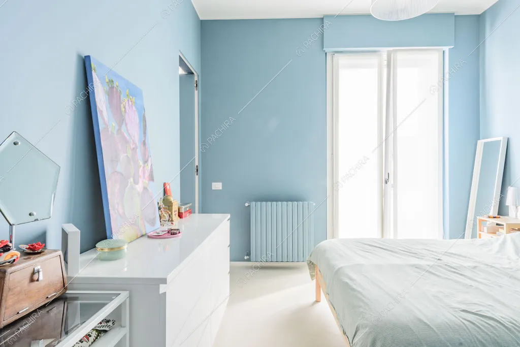 Camera da letto matrimoniale dell'appartamento Papagayo, location in stile contemporaneo a Milano