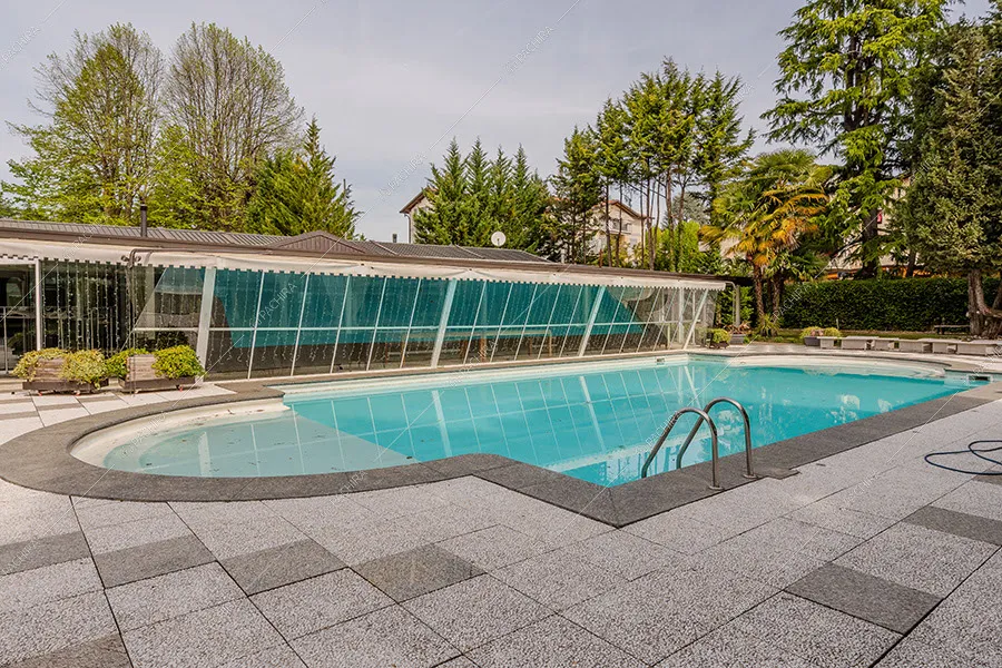 Piscina della villa Lentisco, location in stile classico a Varese