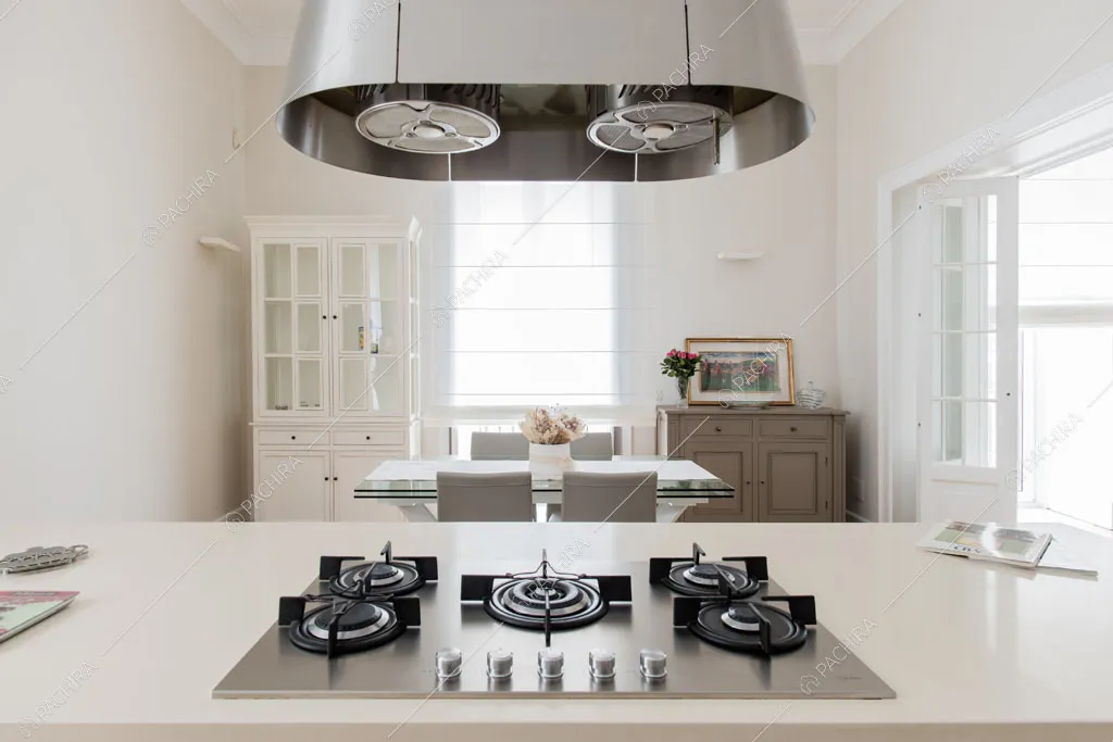 Cucina dell'appartamento Han, location in stile contemporaneo a Napoli