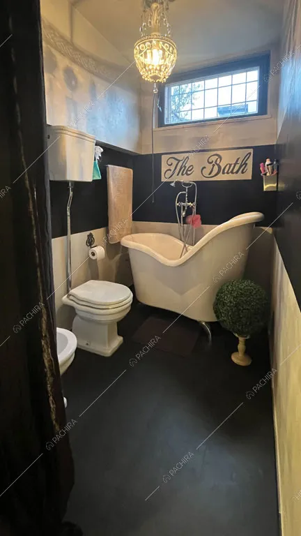 Bagno della villa Andesine, location in stile moderno a Roma