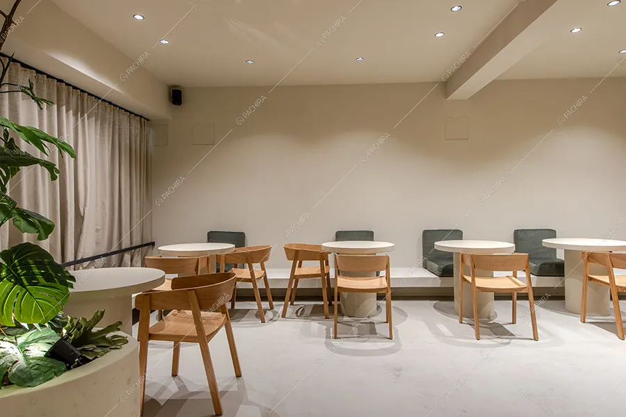 Zona ristoro dell'espositivo Tatra, location in stile contemporaneo a Milano