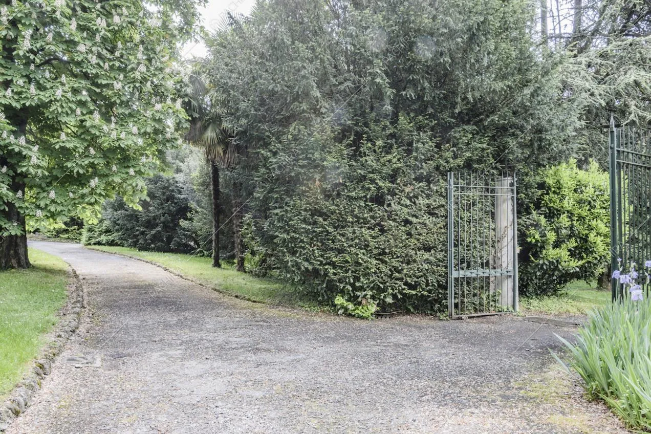 Cancello d'accesso al giardino della villa