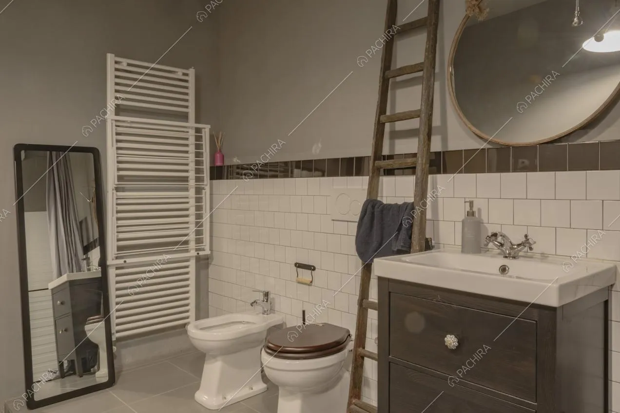 Locale bagno con specchi vintage