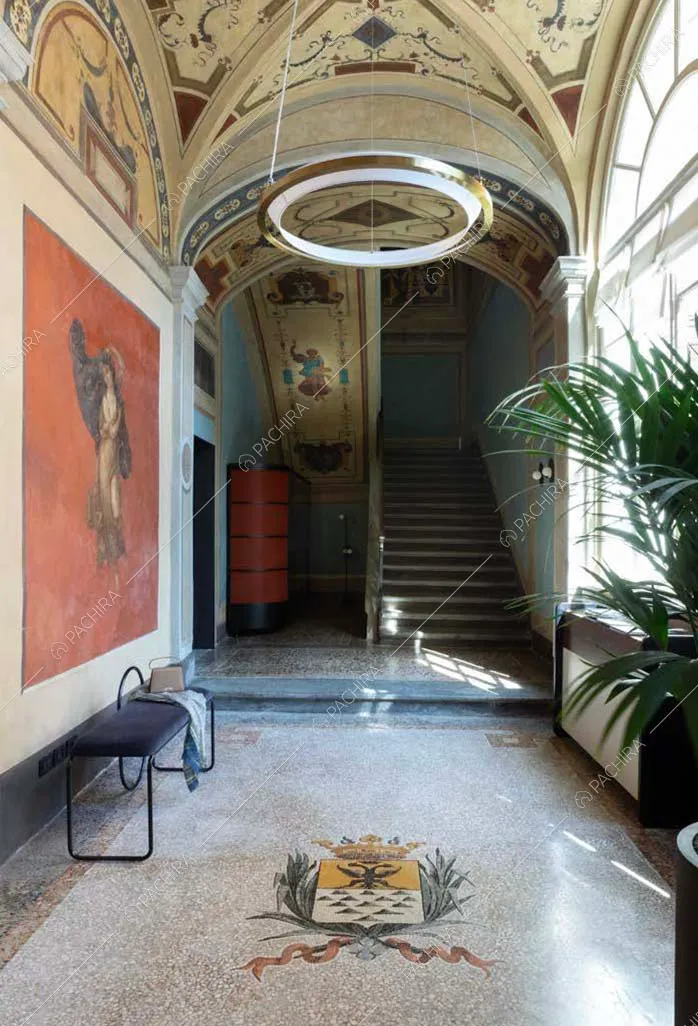 Atrio dell'appartamento Sayan, location in stile classico a Torino