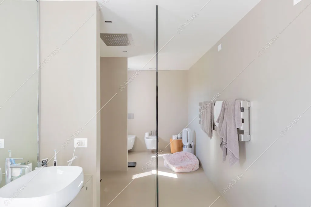 Bagno della villa Columbia, location in stile moderno a Como
