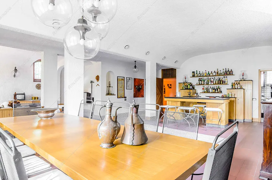 Zona living della villa Mekong, location in stile classico a Varese