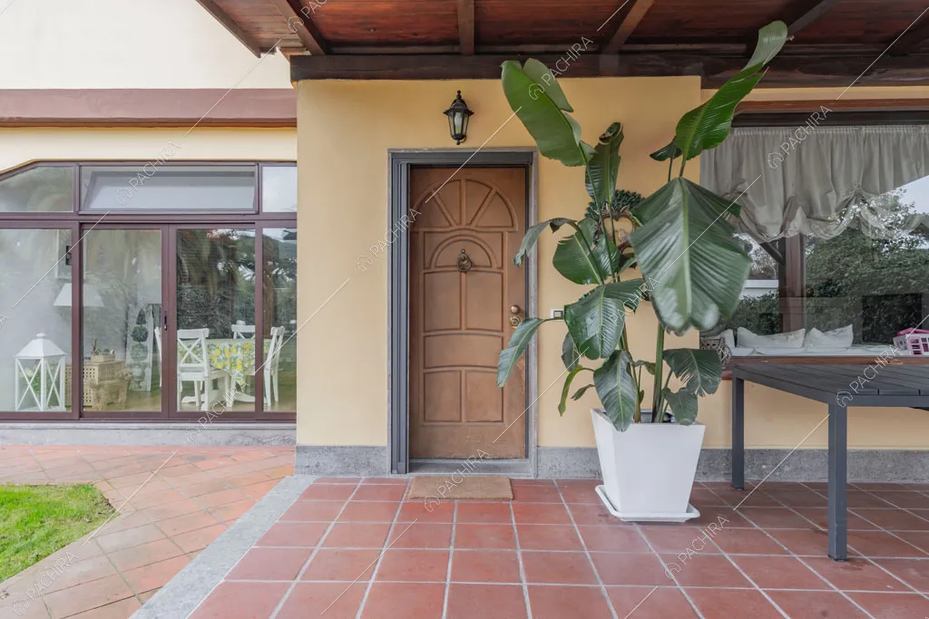 Ingresso della villa Cren, location in stile moderno a Roma
