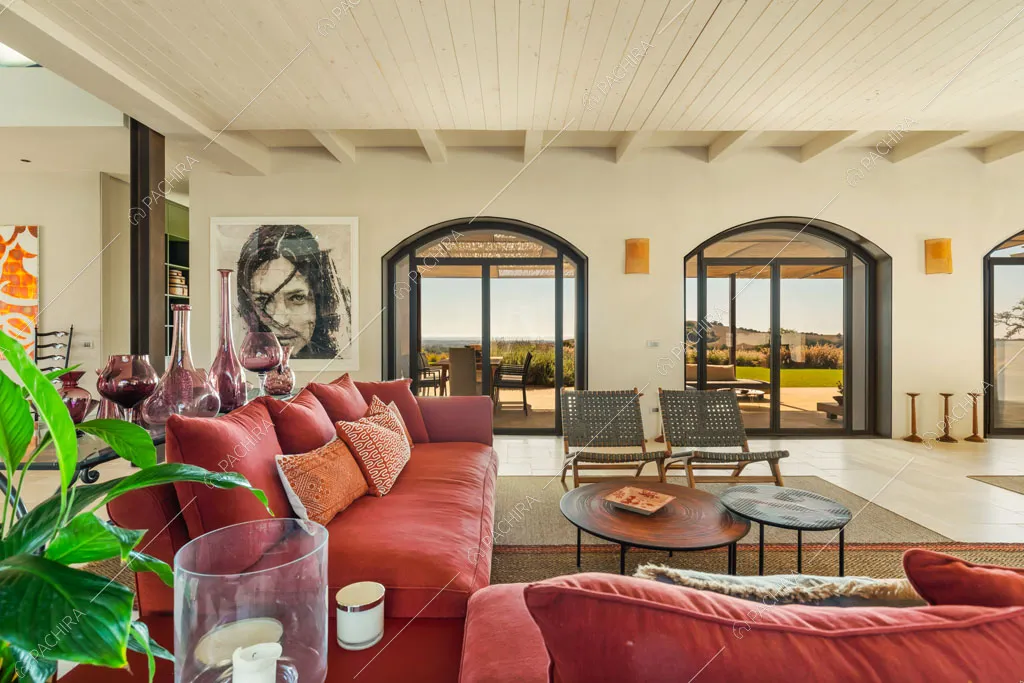 Zona living della villa Angara, location in stile moderno a Grosseto